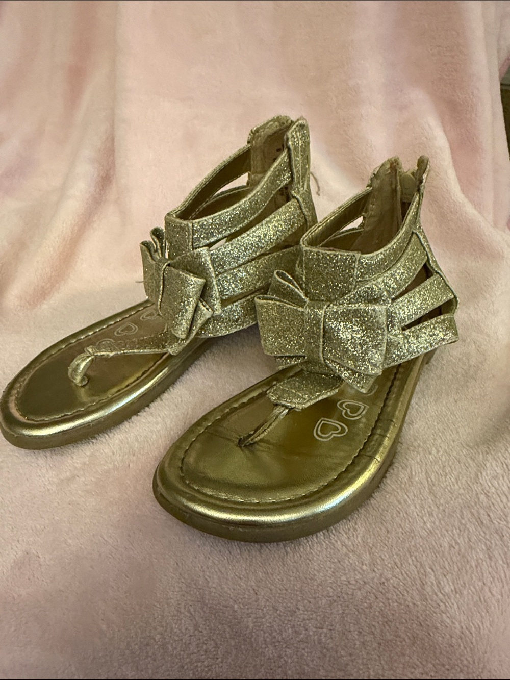 The Children's Place Girls Glitter Bow Sandals - Gold Tone